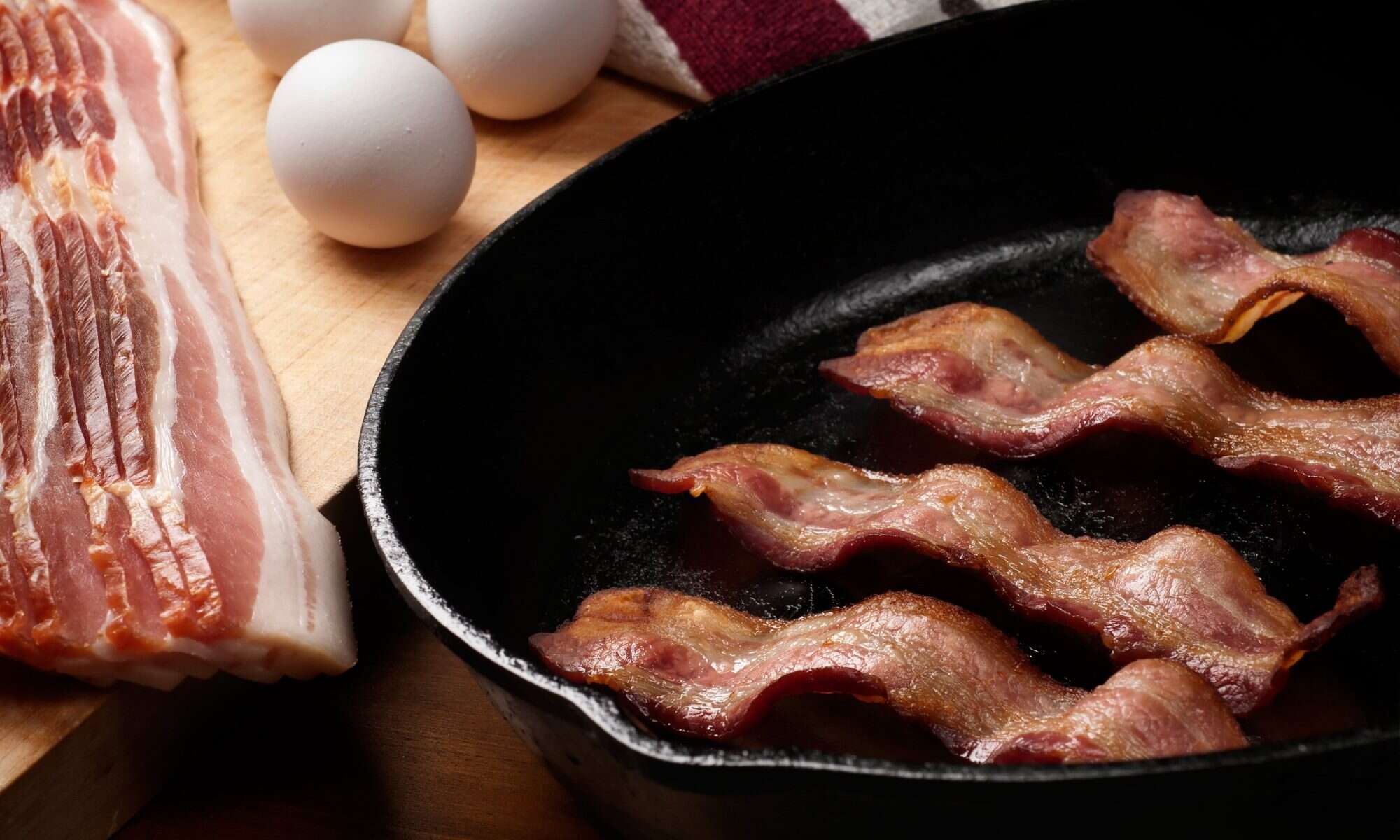 Can You Eat Bacon Raw? Bacon Safety Tips